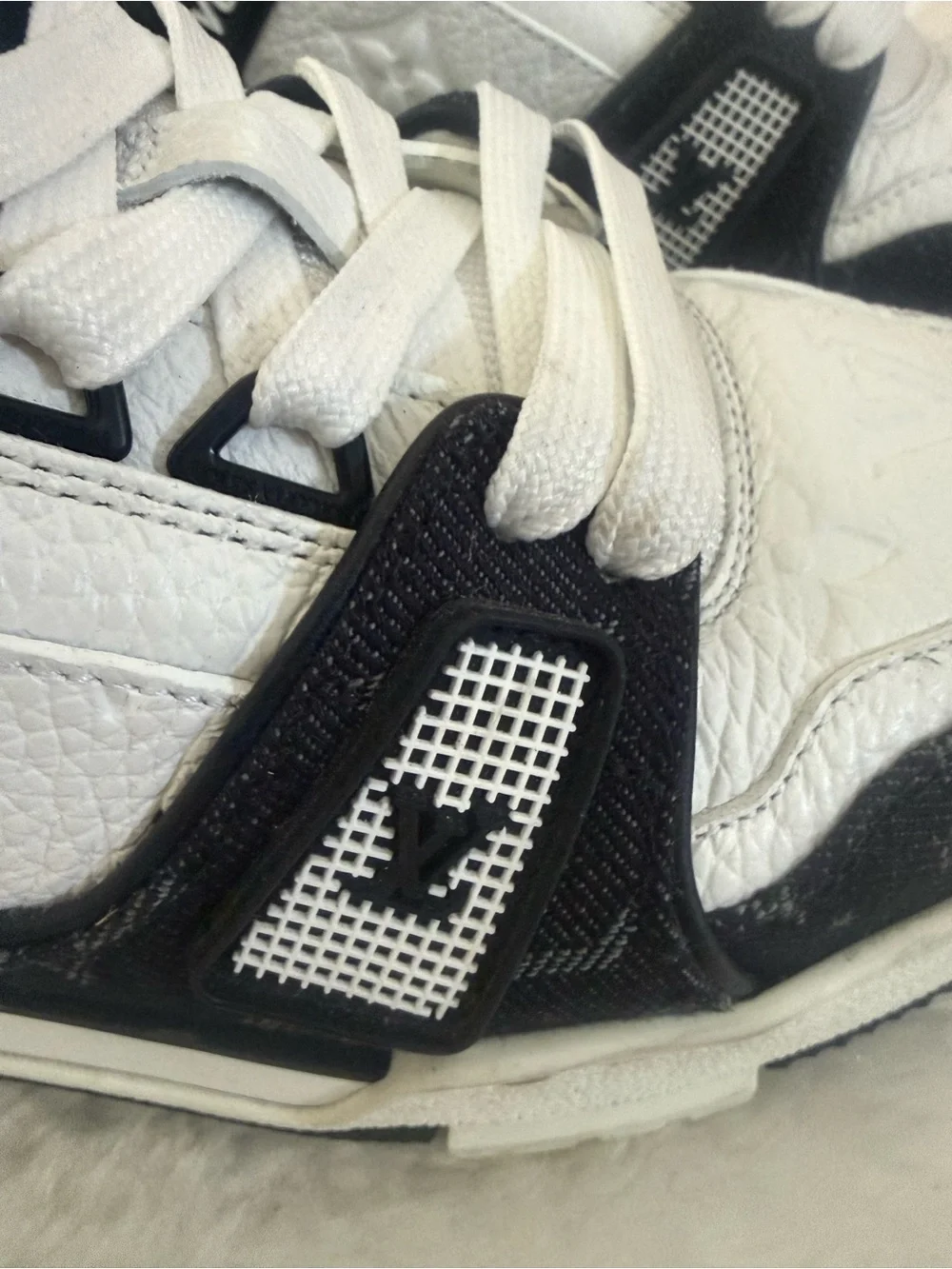 Louis Vuitton White and Black Trainers 🩷